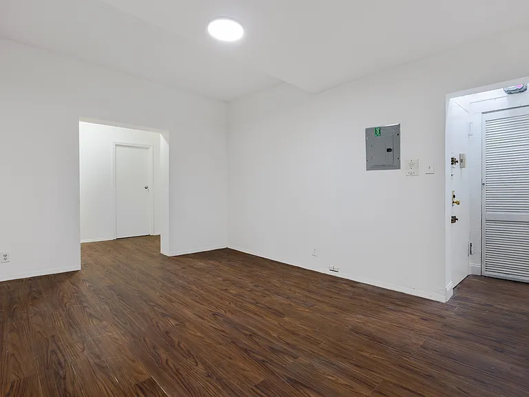 979 2nd Ave #3 — Photo 4