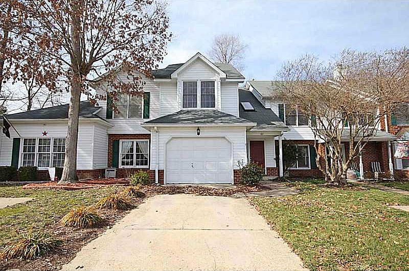 1st image of 104 Gnarled Oak Ln