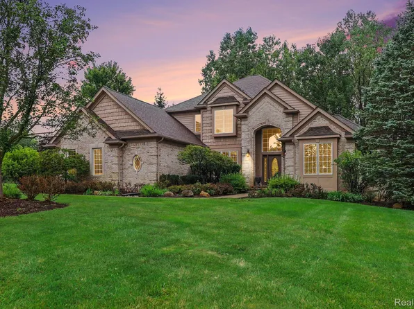 4875 Green Meadow Ln, Rochester, MI 48306