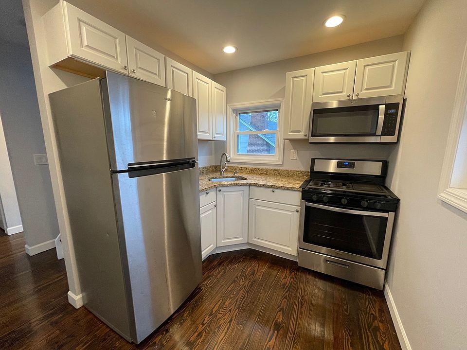 Full-size, newly updated kitchen w/ stainless steel appliances and beautiful wood floors, spacious enough to accommodate a small dining table. Bright and sunny w/ natural light beaming through 2 windows perfect for cooking meals, gathering,and creating l
