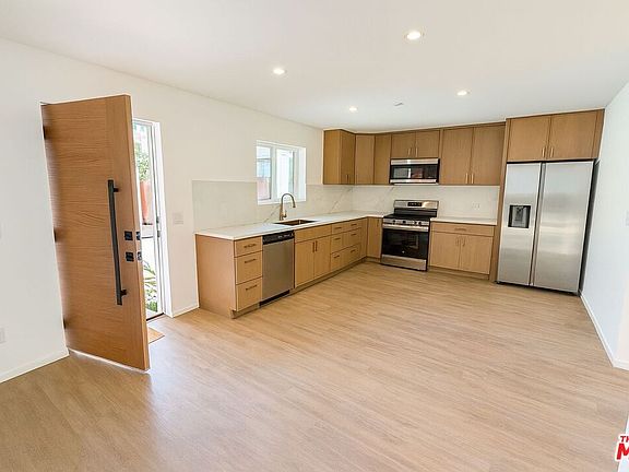 5th image of 5417 Gentry Ave