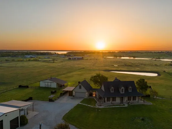 1691 Lawlis Ln, Sanger, TX 76266