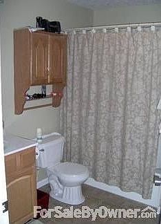 LARGE MASTER SUITE!