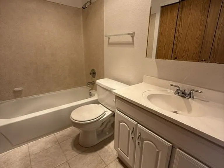 Price 4-Plex - Bothell — Photo 15