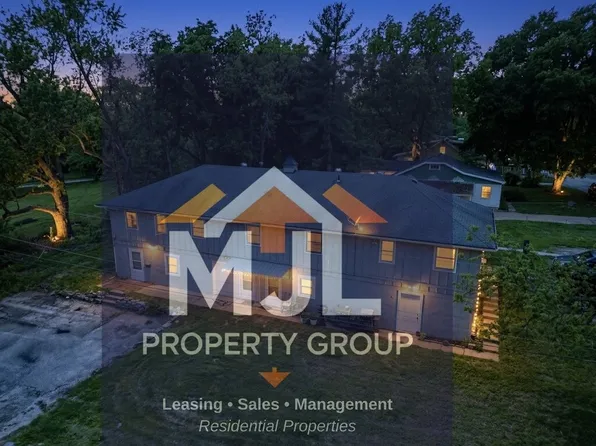 704 N Willow Ave, Sugar Creek, MO 64053
