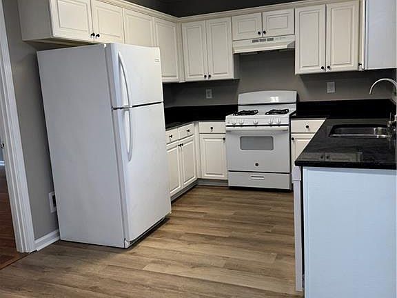 4th image of 325 Bramford Way NW