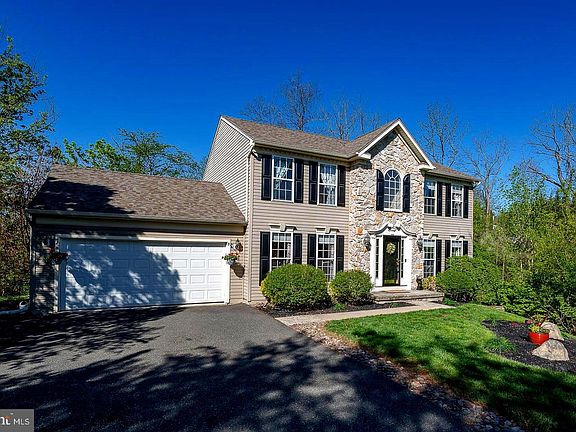 2nd image of 903 Maplewood Dr