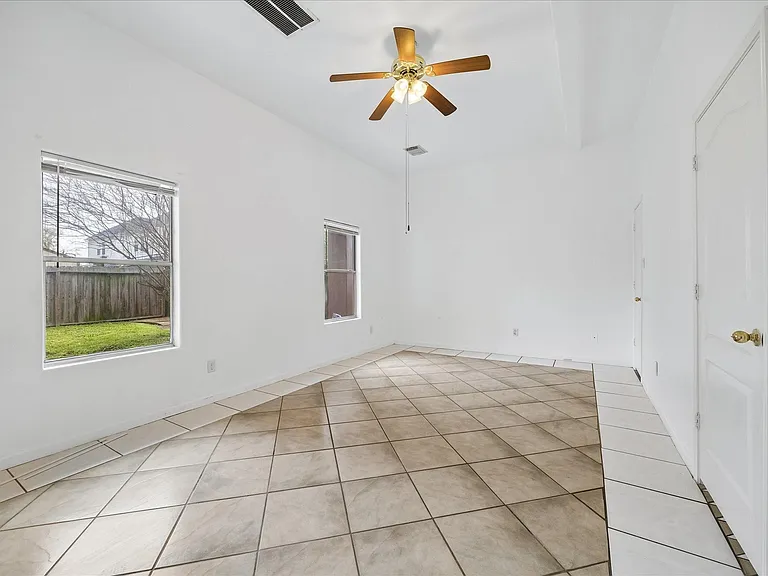 5027 Creekmont Dr — Photo 16