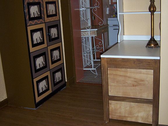 dining room into kitchen