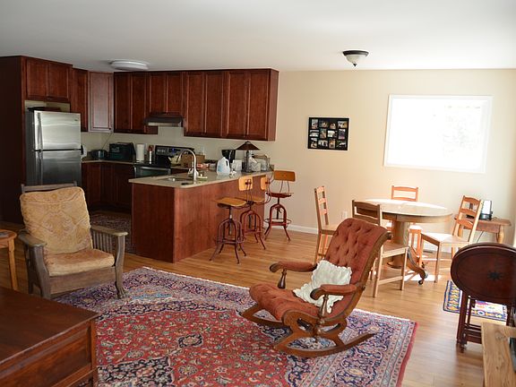 Kitchen with island 