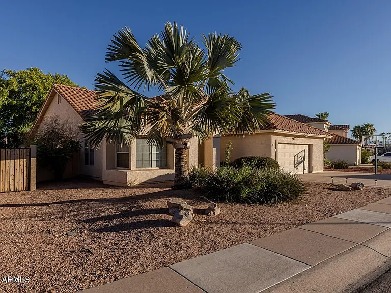 3125 E Cottonwood Ln — Photo 1
