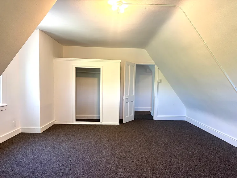 560 Taxter Rd — Photo 22