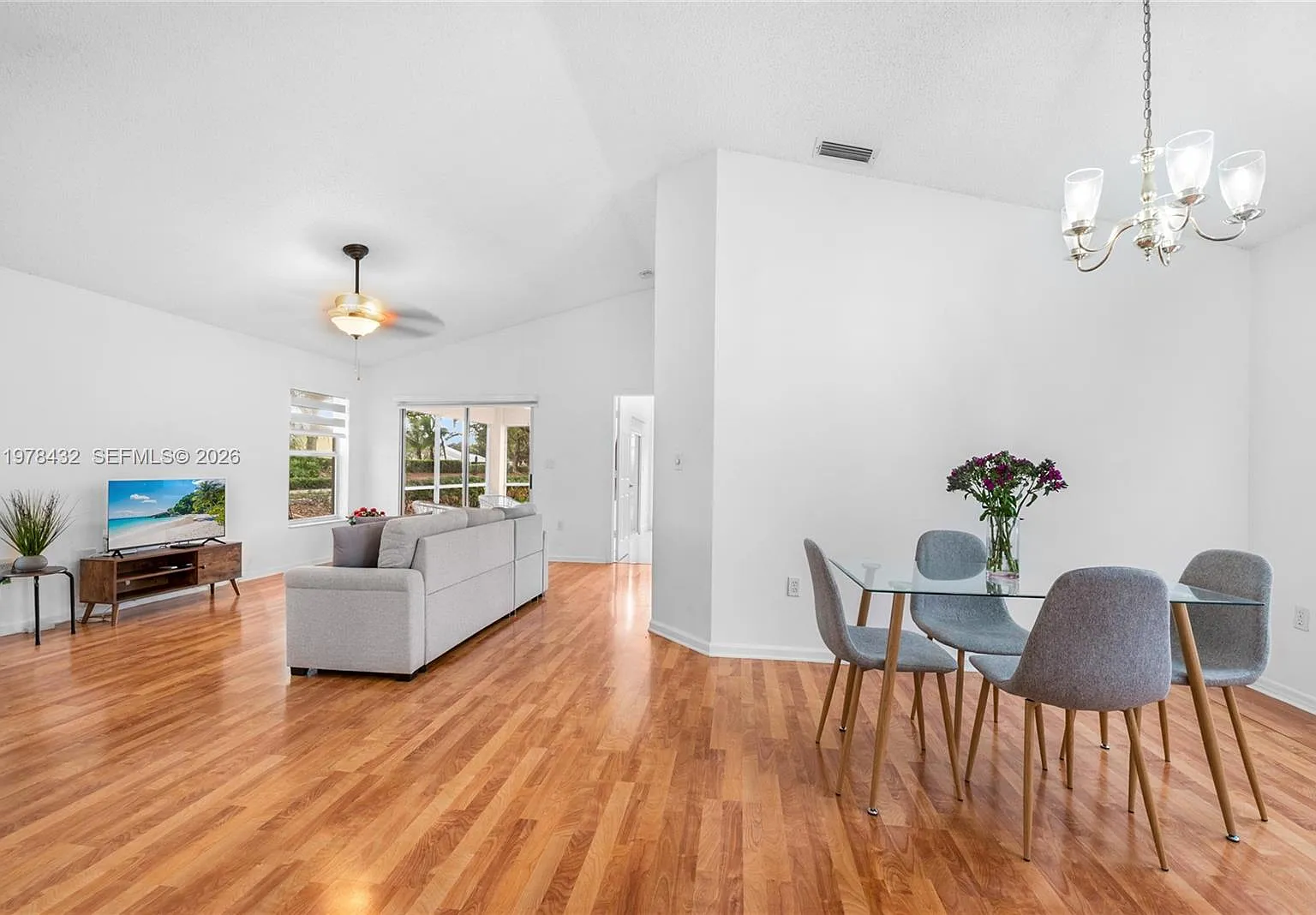 3 bed, 2.0 bath, 1543 sqft, $2,700 — Photo 4