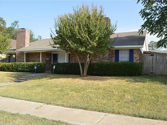 2nd image of 2734 Golfing Green Dr
