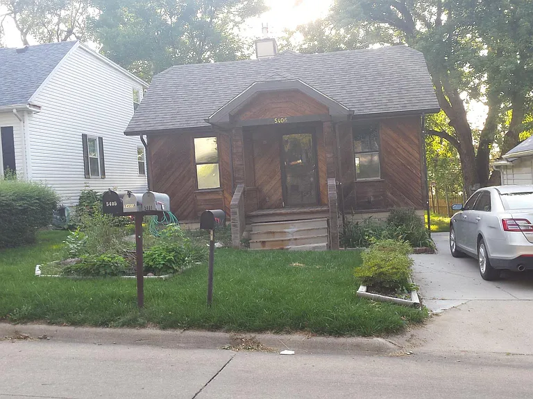 5406 S 49th St — Photo 1