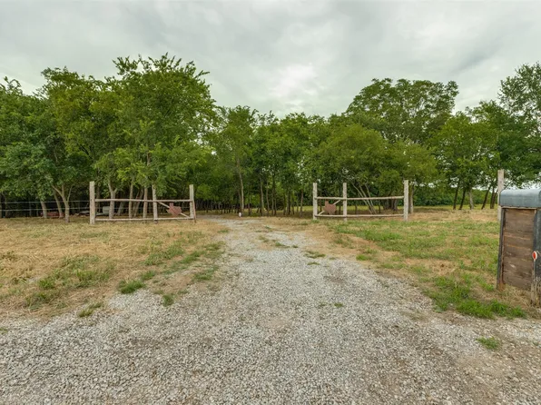 3805 County Road 3805, Wolfe City, TX 75496
