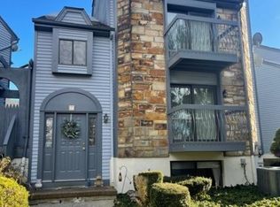 7 Delbarton Ct, Hackettstown, NJ 07840