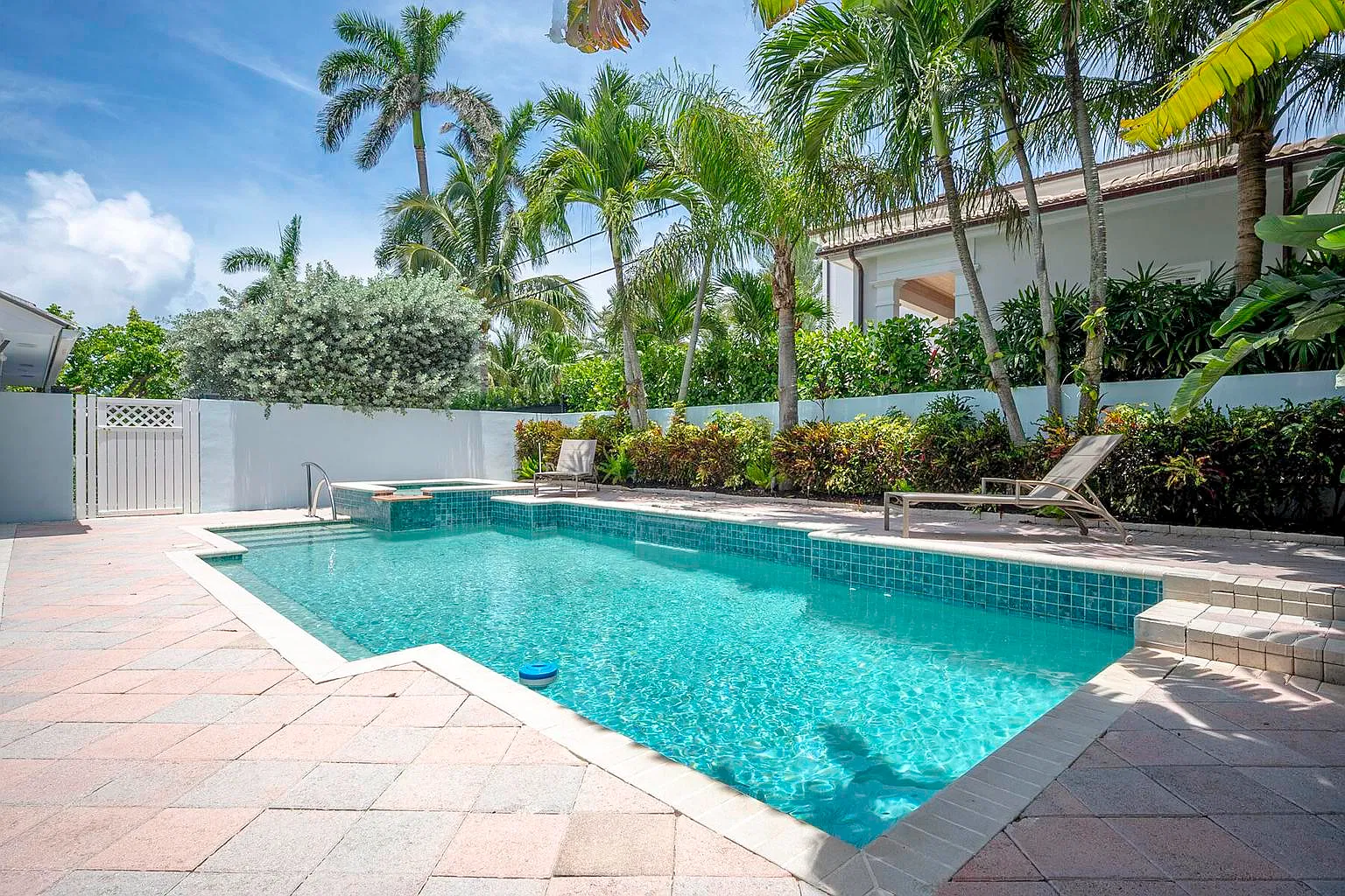 4 bed, 3.5 bath, 2508 sqft, $16,000 — Photo 4