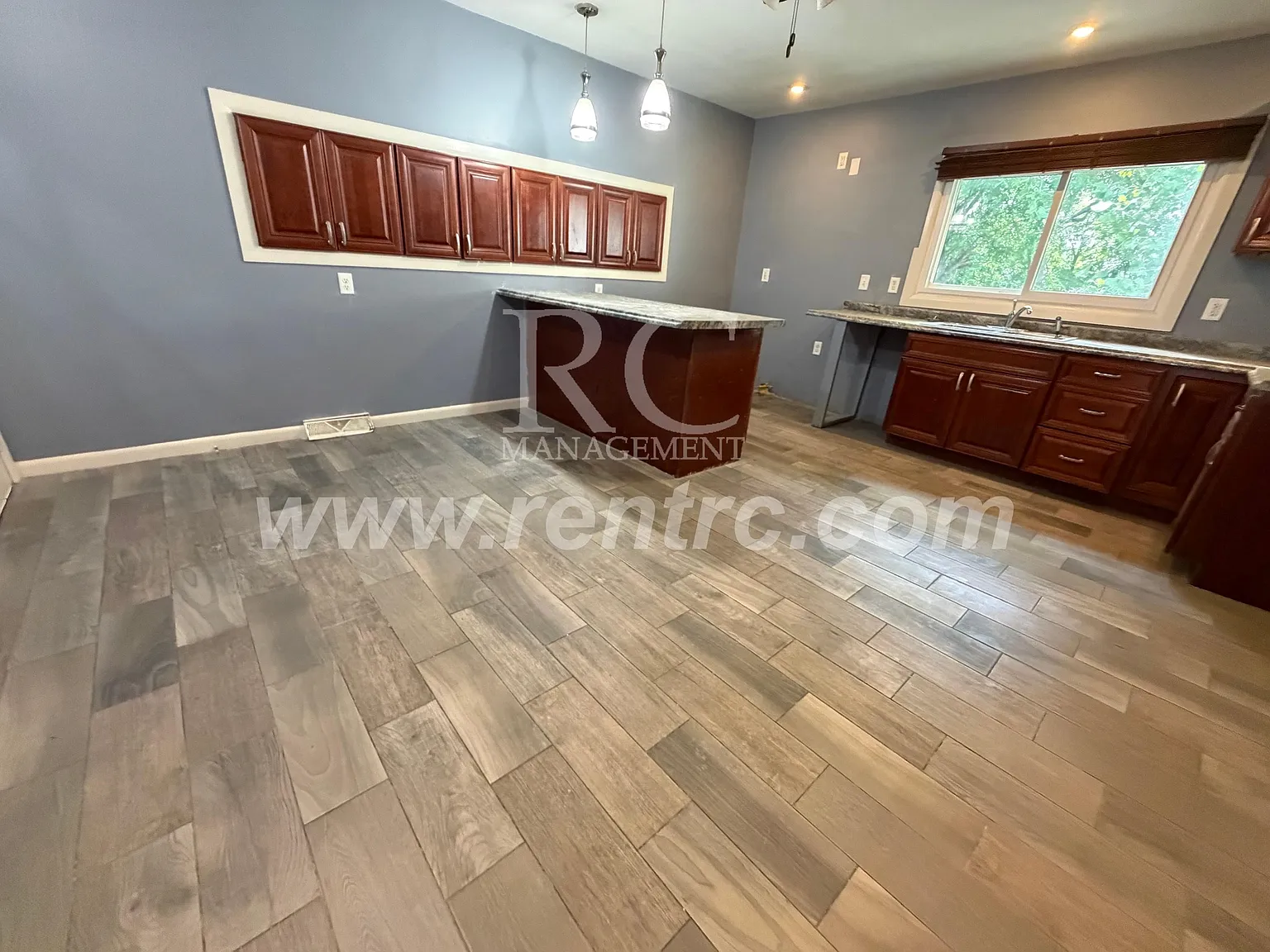 4 bed, 1450 sqft, $995 — Photo 2