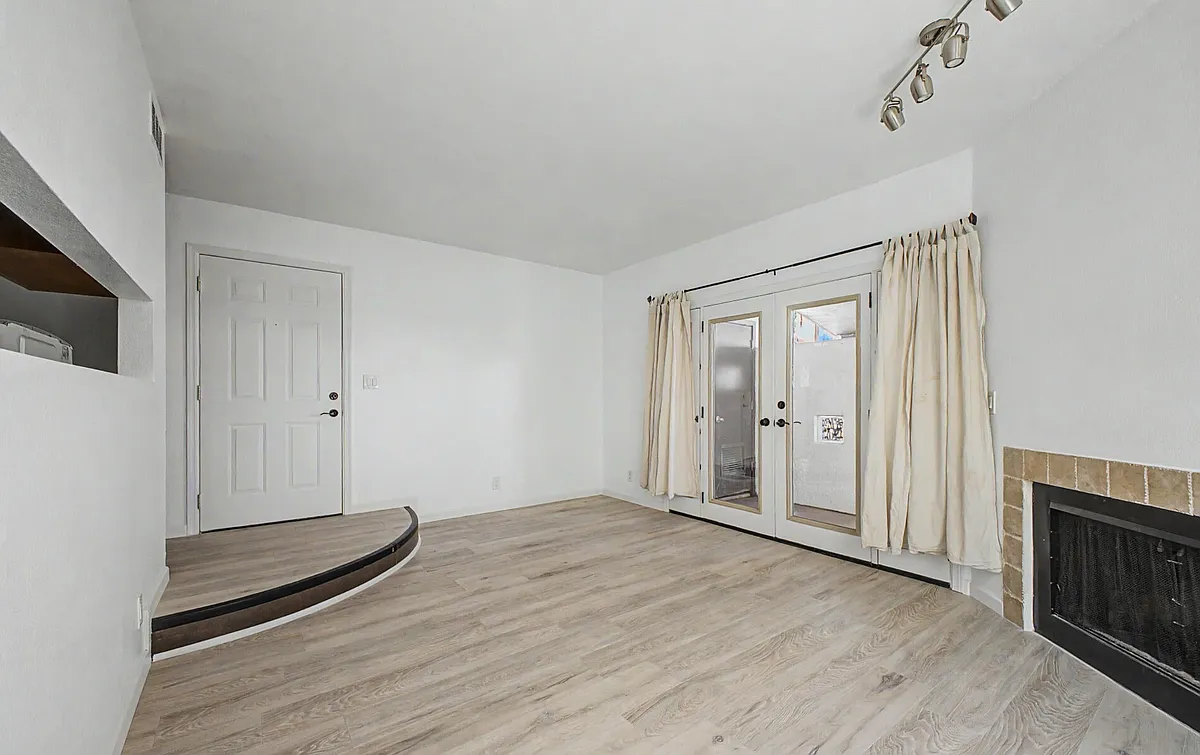 Building Photo - 3422 N 12th Pl #2