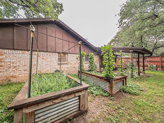 5th image of 608 Sandlin Dr