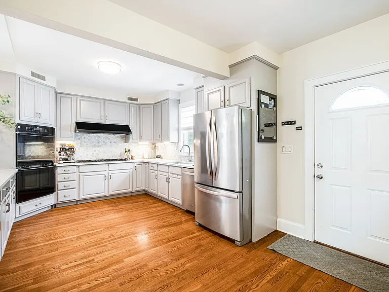 57 Circuit Ave — Photo 8