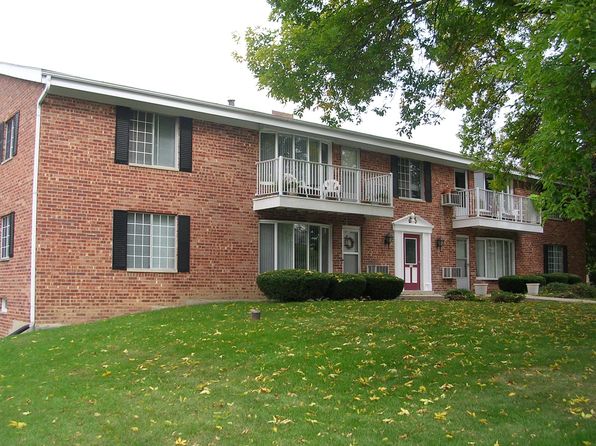 130 Heidel Rd APT 6, Mequon, WI 53092