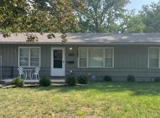 7421 Beverly St, Overland Park, KS 66204