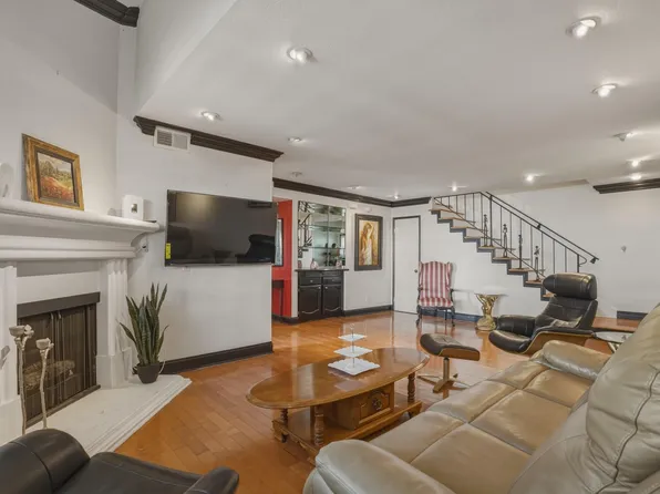 21620 Burbank Blvd Unit 15, Woodland Hills, CA 91367