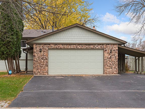 3rd image of 8149 Douglas Ct N