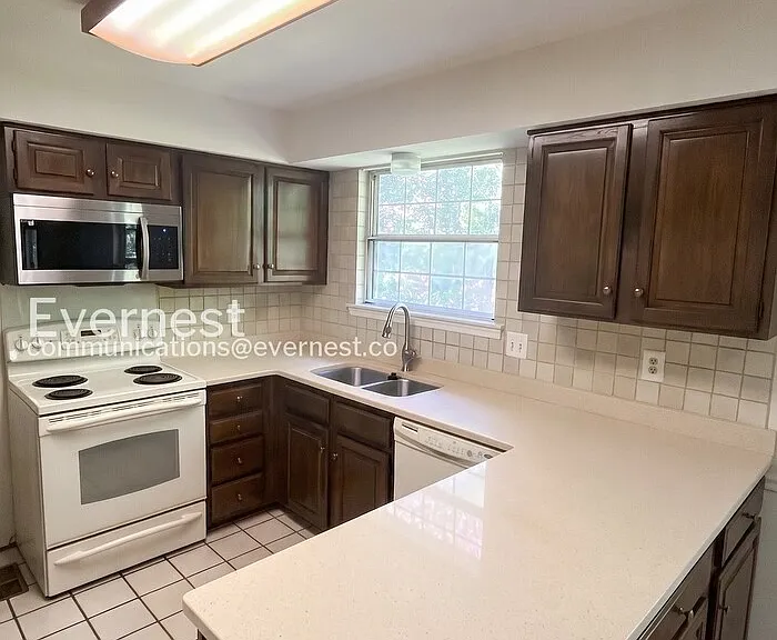 11829 Parliament Dr — Photo 4