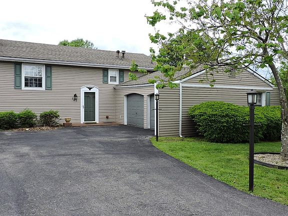 3rd image of 121 Crescent Dr