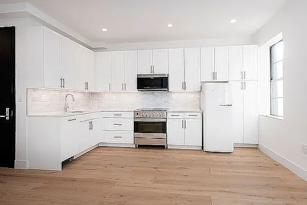 Building Photo - 494 Henry St #1