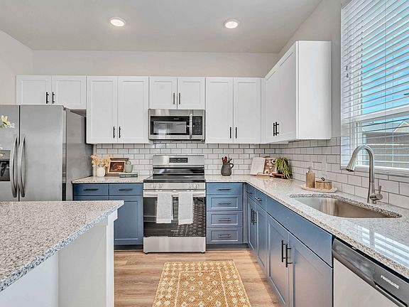 5th image of 2850 N Bonnie Brae St #207