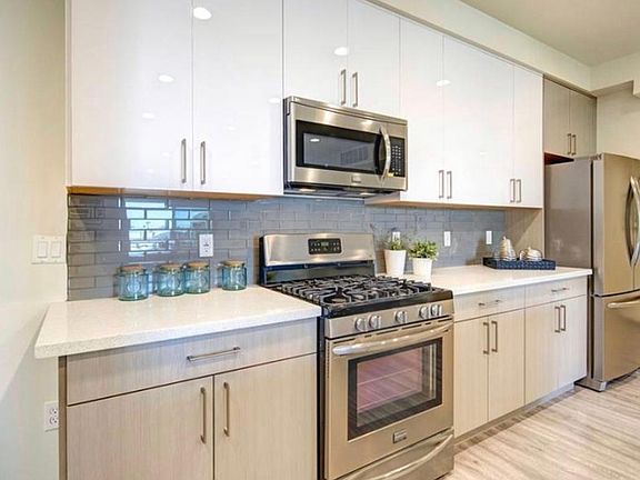 4th image of 1936 Selby Ave #3010