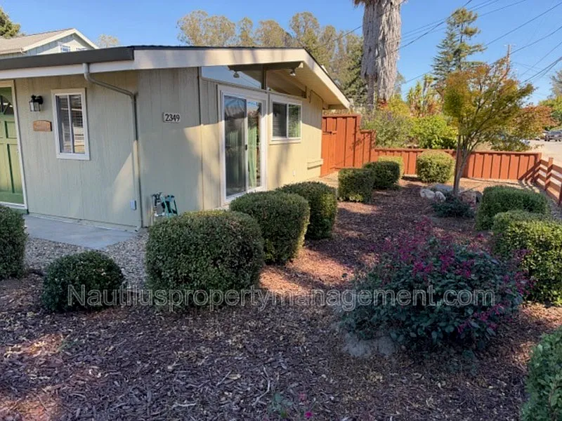 2 bed, 1.0 bath, 876 sqft, $4,000 — Photo 3