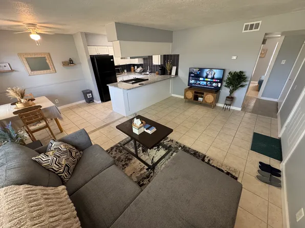 1104 NE 9th St #101, Smithville, TX 78957