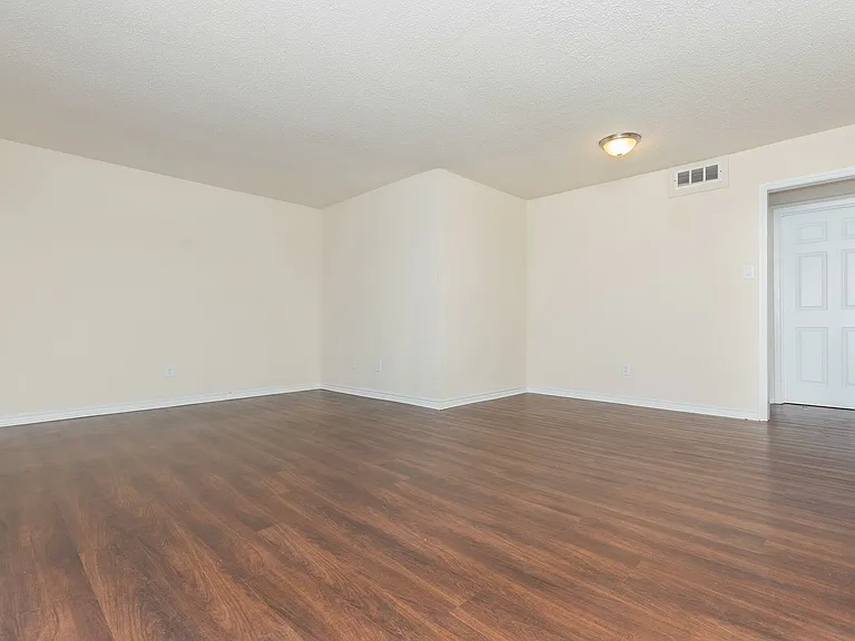 Camelot Apartments — Photo 5