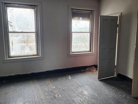 5th image of 2702 Ridge Ave