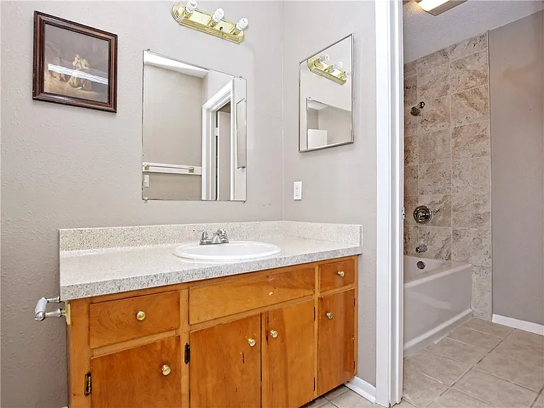 904 Walter St — Photo 11