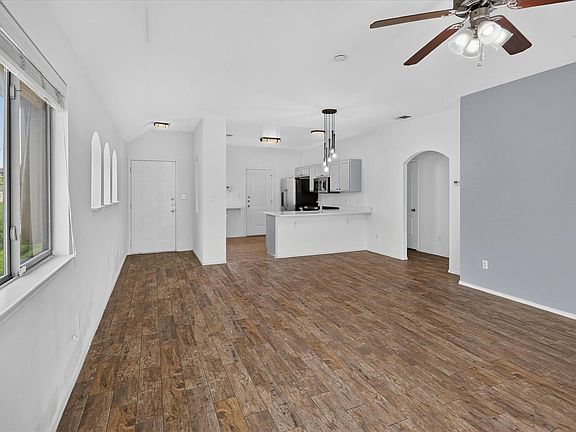 5th image of 15111 Parrish Ln