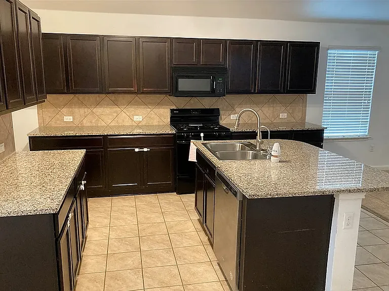 Kitchen with gas cook top, and granite countertops