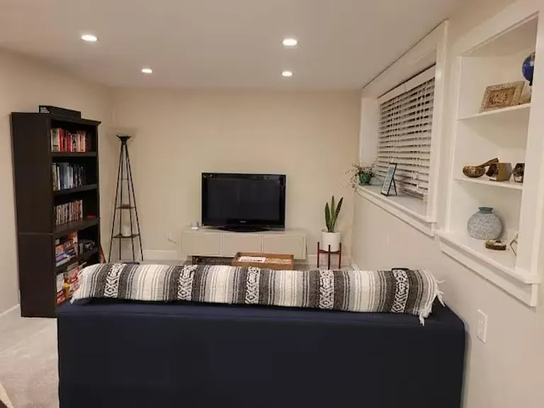 2527 1/2 Donner Way — Photo 5