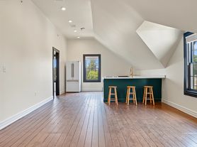 905 N Main St