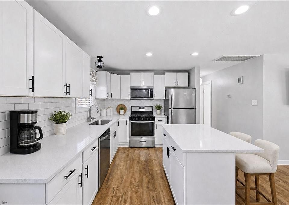 1st image of 615 Gladstone Ave