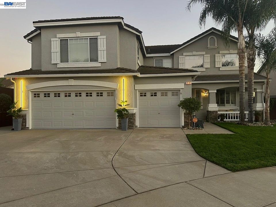 2nd image of 18 Pinenut Ct