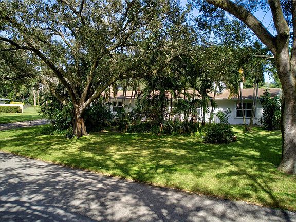 2nd image of 20 N Bel Air Drive