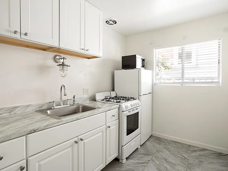 1619 Lucile Ave #2 — Photo 7