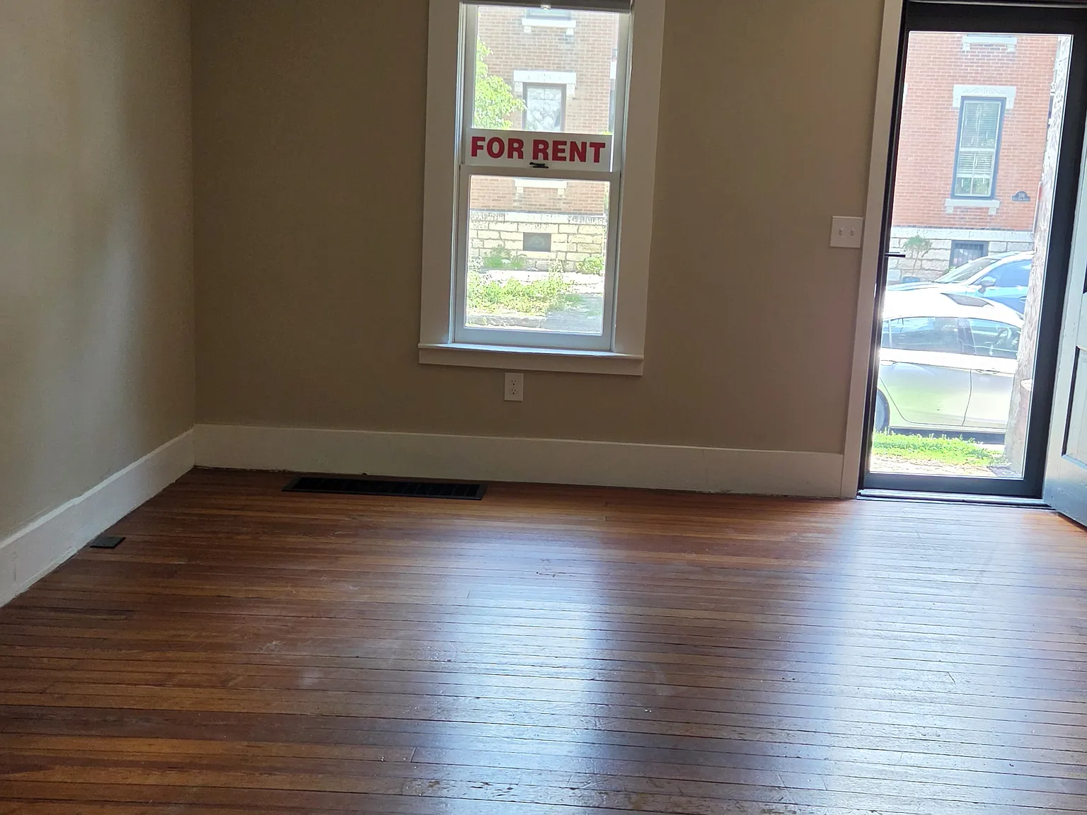 2 bed, 1.5 bath, 800 sqft, $1,800 — Photo 2