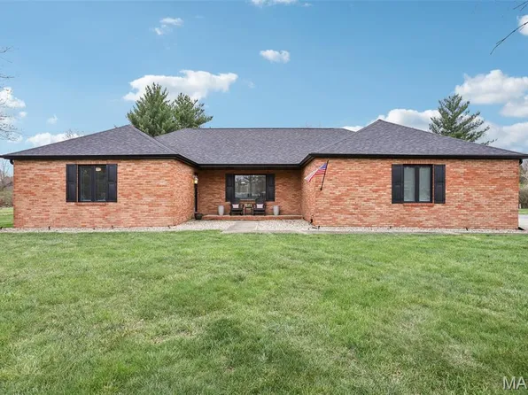 74 Horseshoe Ln, Litchfield, IL 62056